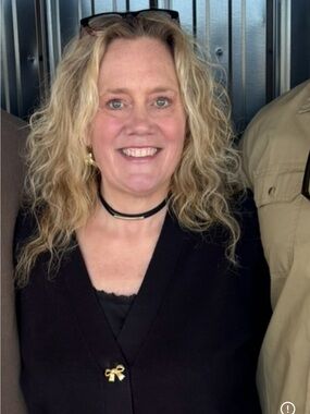 Meet your Posher, Dana